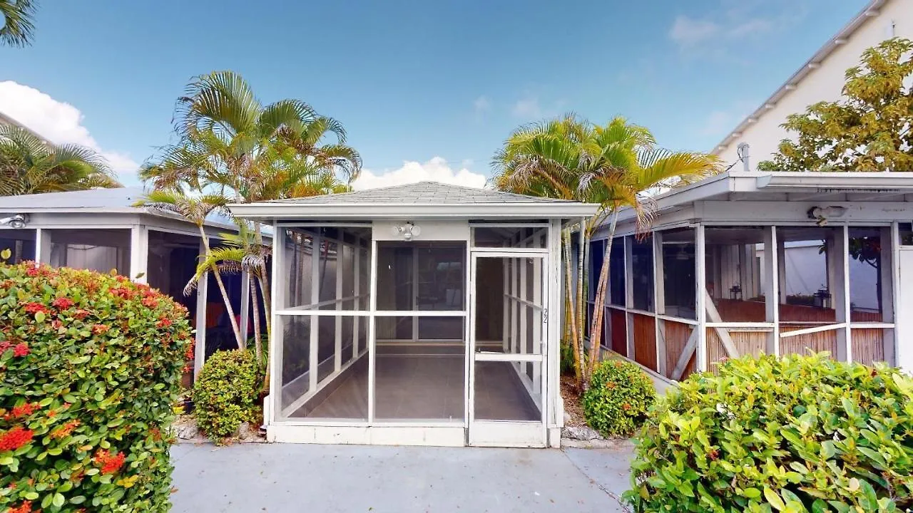 Perfectly Located In The Heart Of Seven Mile Beach Apts Appartement