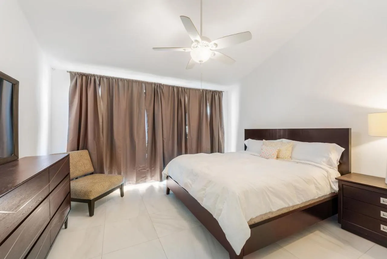 Perfectly Located In The Heart Of Seven Mile Beach Apts 0*,  Îles Caïmans