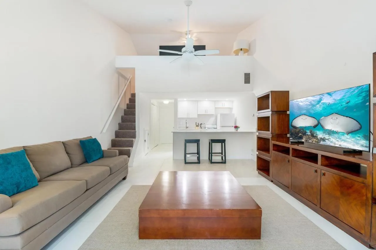 Perfectly Located In The Heart Of Seven Mile Beach Apts 아파트