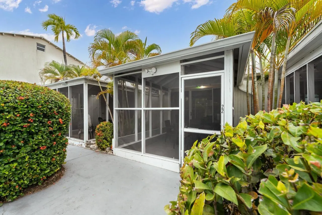 Perfectly Located In The Heart Of Seven Mile Beach Apts