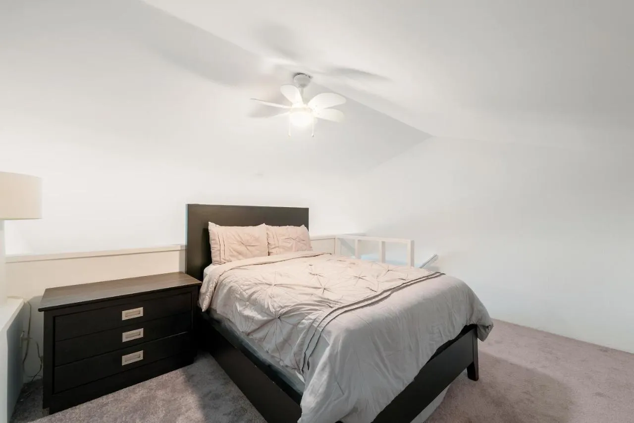Perfectly Located In The Heart Of Seven Mile Beach Apts