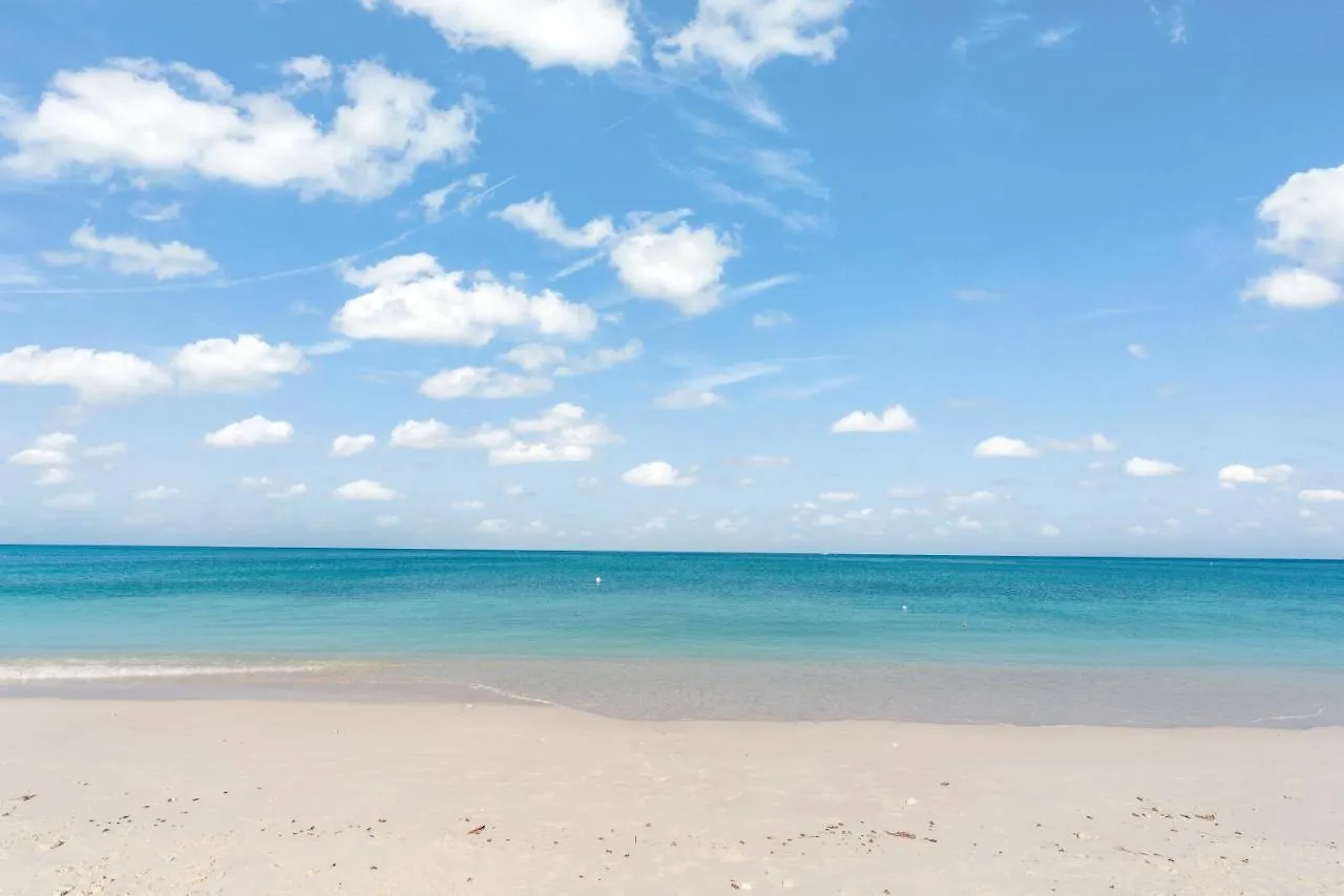 아파트 Perfectly Located In The Heart Of Seven Mile Beach Apts