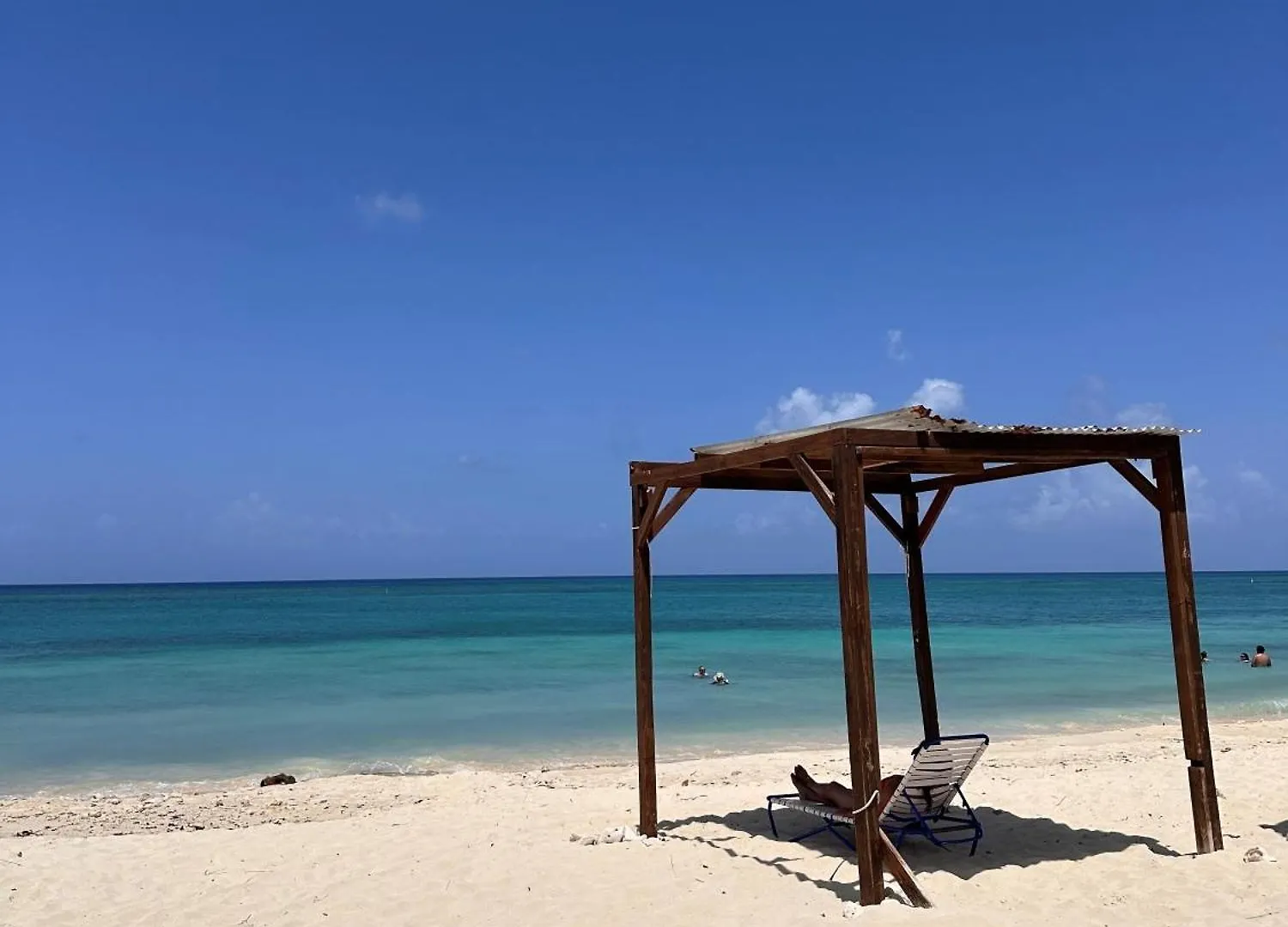 Perfectly Located In The Heart Of Seven Mile Beach Apts