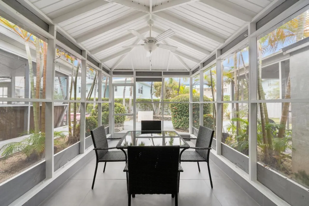 דירה Perfectly Located In The Heart Of Seven Mile Beach Apts איי קיימן
