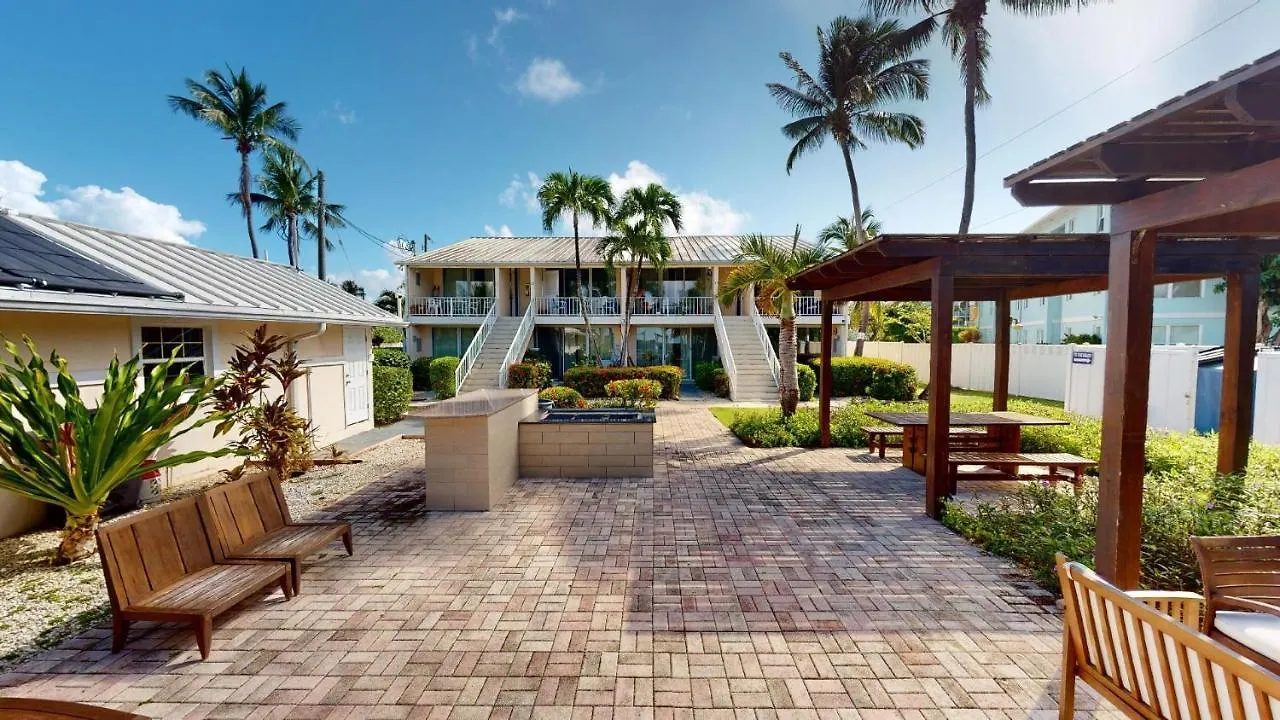 Perfectly Located In The Heart Of Seven Mile Beach Apts